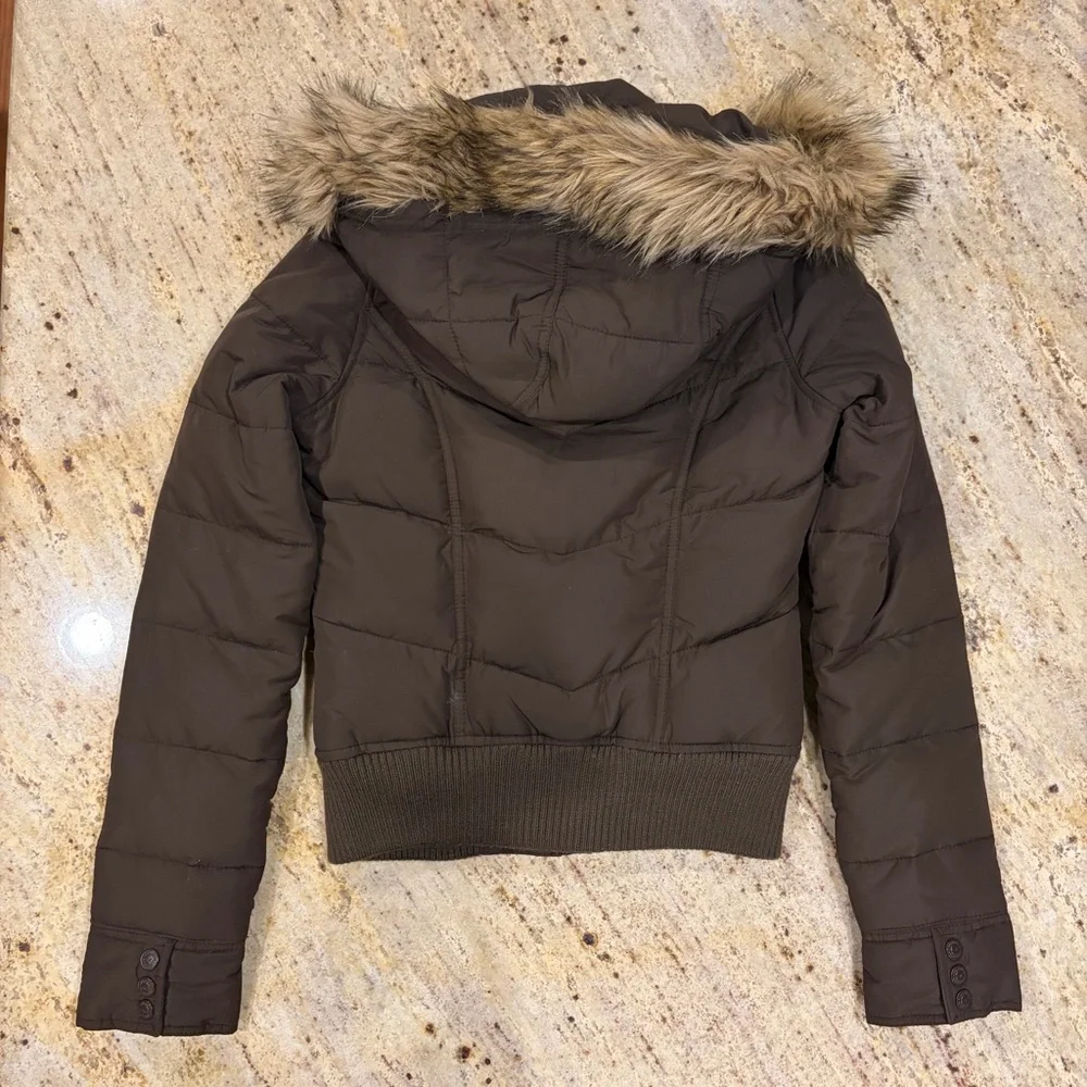 Vintage Y2K Hollister brown puffer jacket
with Faux Fur Trim - Picture 3 of 6